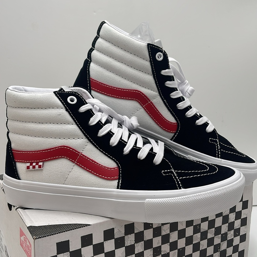 Vans Men’s Skate Sk8-Hi
Athletic Black/Red
VN0A5FCC458 Sneakers - Picture 8 of 16